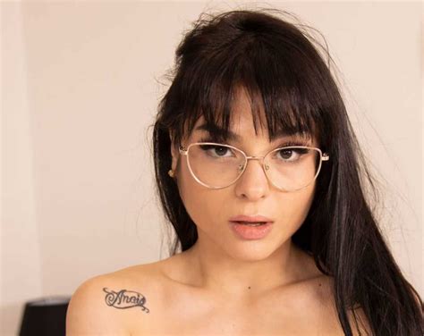 nadja lapiedra|Nadja Lapierda Bio, Net Worth, Wiki, Measurement, Photos